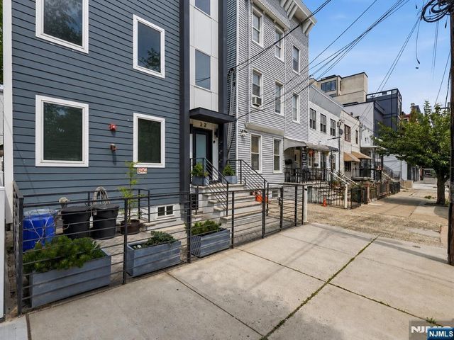22 Lincoln Street 3, Jersey City, NJ 07307
