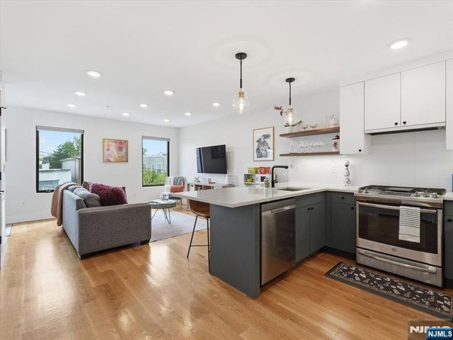22 Lincoln Street 3, Jersey City, NJ 07307
