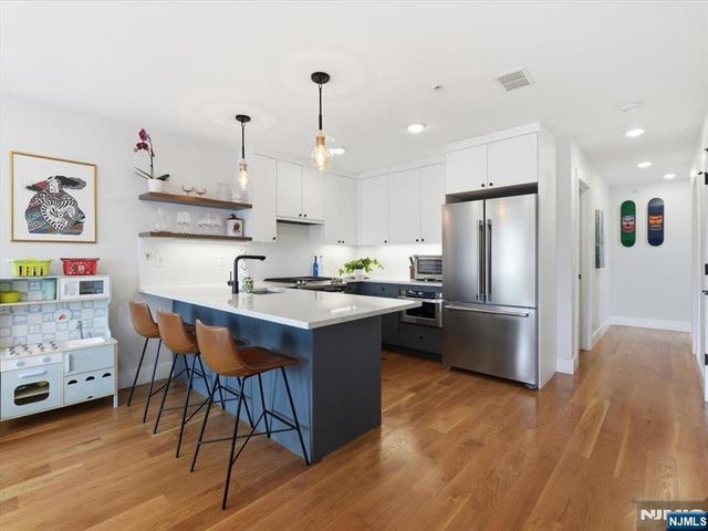 22 Lincoln Street 3, Jersey City, NJ 07307