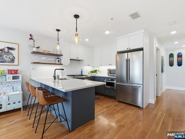22 Lincoln Street 3, Jersey City, NJ 07307