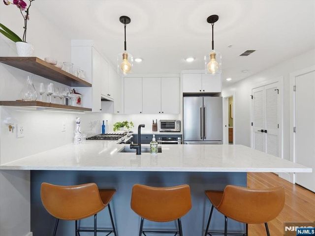 22 Lincoln Street 3, Jersey City, NJ 07307