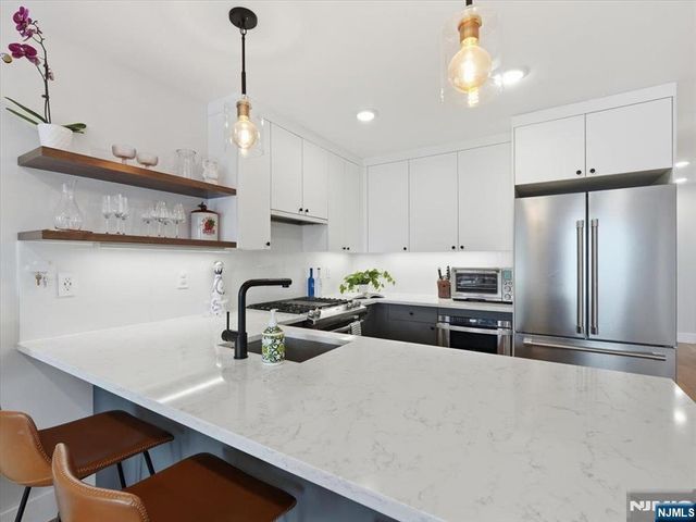 22 Lincoln Street 3, Jersey City, NJ 07307