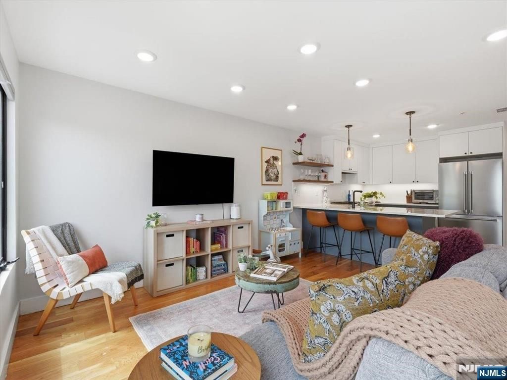 22 Lincoln Street 3, Jersey City, NJ 07307