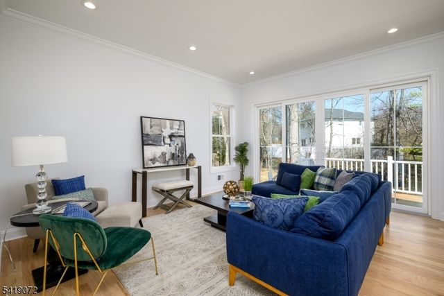 32 W Mcclellan Ave, Livingston Twp., NJ 07039