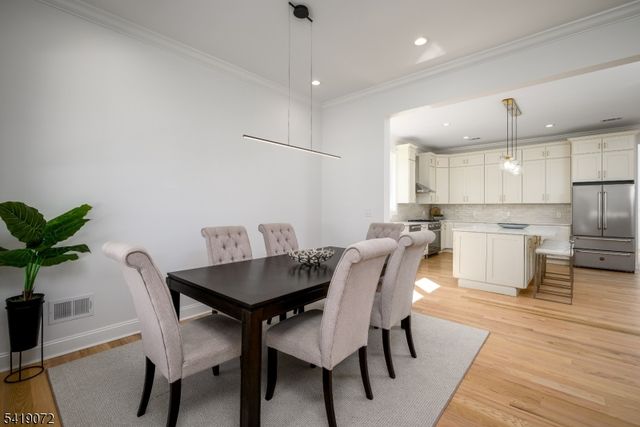 32 W Mcclellan Ave, Livingston Twp., NJ 07039