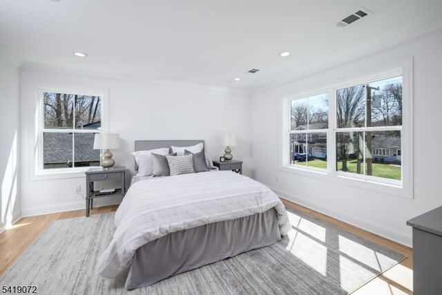 32 W Mcclellan Ave, Livingston Twp., NJ 07039