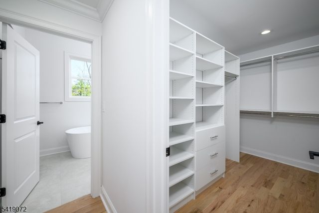 32 W Mcclellan Ave, Livingston Twp., NJ 07039