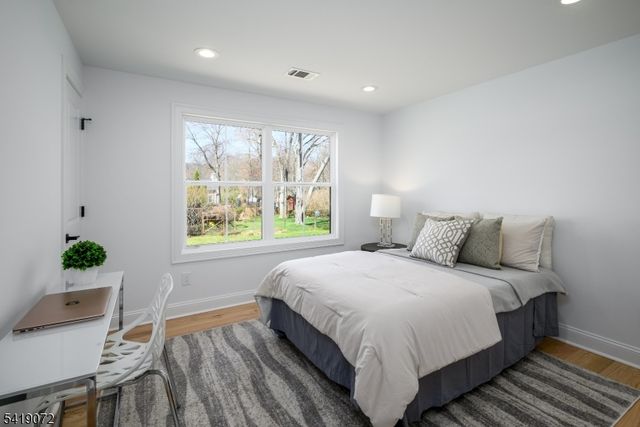 32 W Mcclellan Ave, Livingston Twp., NJ 07039