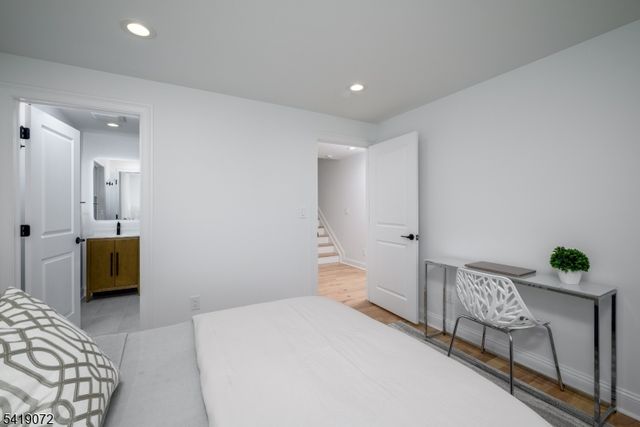 32 W Mcclellan Ave, Livingston Twp., NJ 07039