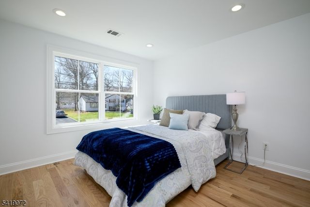 32 W Mcclellan Ave, Livingston Twp., NJ 07039