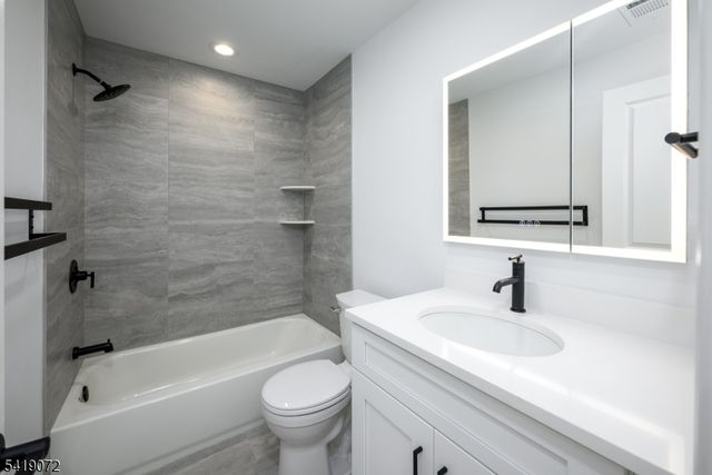 32 W Mcclellan Ave, Livingston Twp., NJ 07039