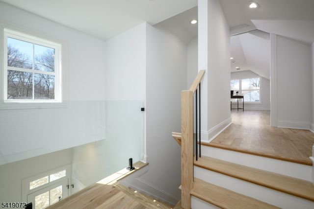 32 W Mcclellan Ave, Livingston Twp., NJ 07039