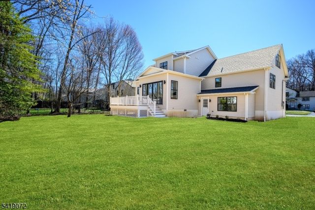 32 W Mcclellan Ave, Livingston Twp., NJ 07039