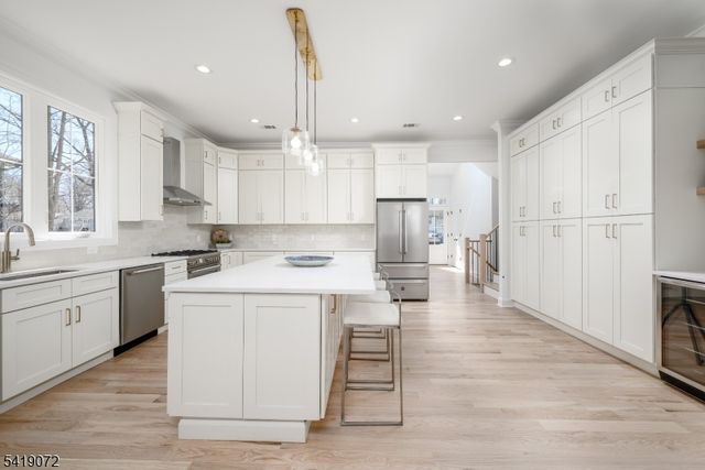 32 W Mcclellan Ave, Livingston Twp., NJ 07039