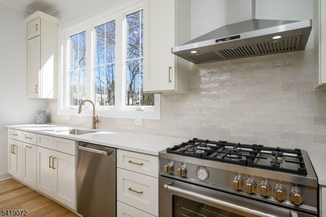 32 W Mcclellan Ave, Livingston Twp., NJ 07039