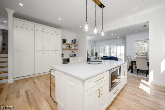 32 W Mcclellan Ave, Livingston Twp., NJ 07039