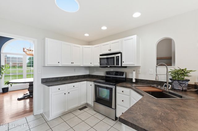 2500 Sycamore Run Pt, La Grange, KY 40031