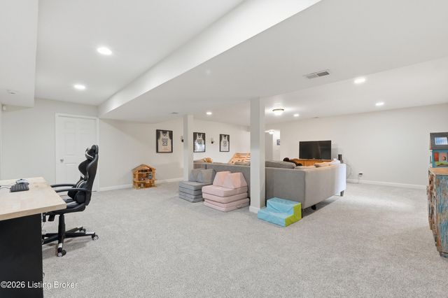 2500 Sycamore Run Pt, La Grange, KY 40031