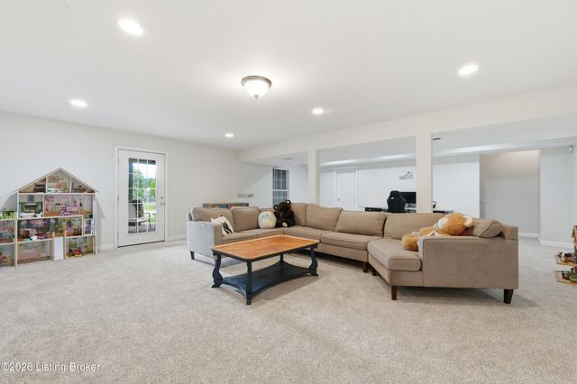 2500 Sycamore Run Pt, La Grange, KY 40031