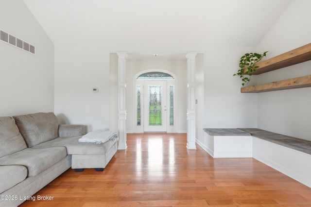 2500 Sycamore Run Pt, La Grange, KY 40031
