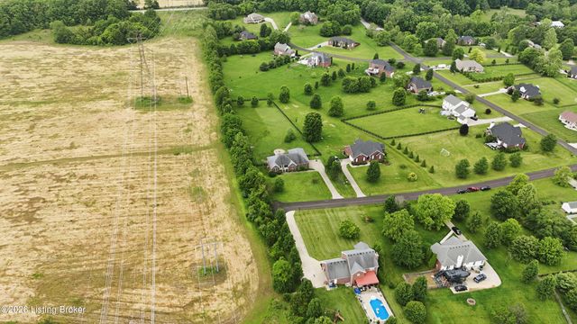 2500 Sycamore Run Pt, La Grange, KY 40031