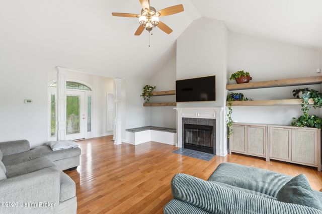 2500 Sycamore Run Pt, La Grange, KY 40031