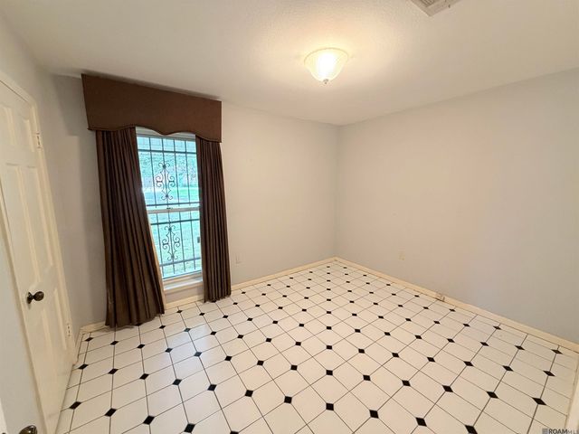 1867 Shawn Dr, Baton Rouge, LA 70806