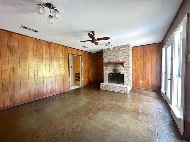 1867 Shawn Dr, Baton Rouge, LA 70806