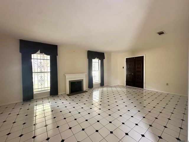 1867 Shawn Dr, Baton Rouge, LA 70806