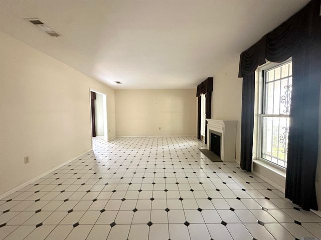 1867 Shawn Dr, Baton Rouge, LA 70806