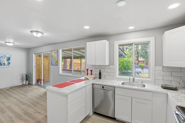 13709 E 30th Ave, Spokane Valley, WA 99216
