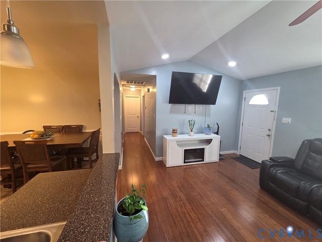 4504 Warwick Rd, Richmond, VA 23234