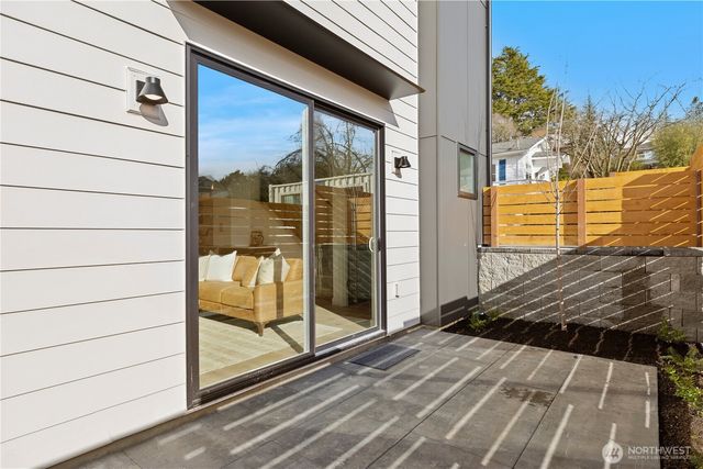 2562 30th Avenue W, Seattle, WA 98199