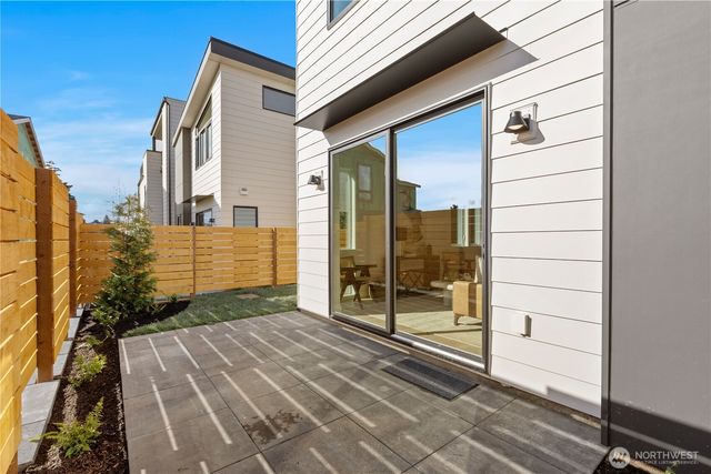 2562 30th Avenue W, Seattle, WA 98199