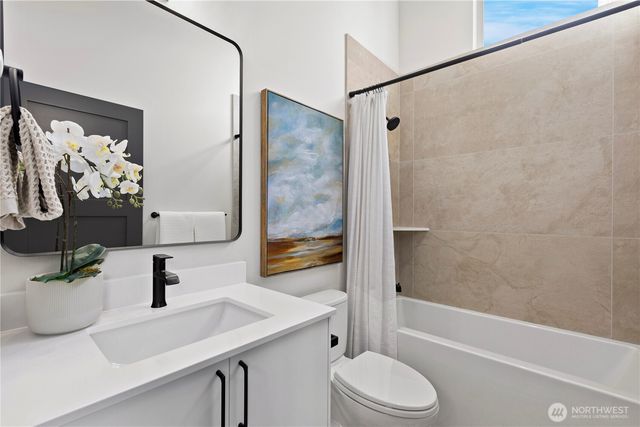 2562 30th Avenue W, Seattle, WA 98199