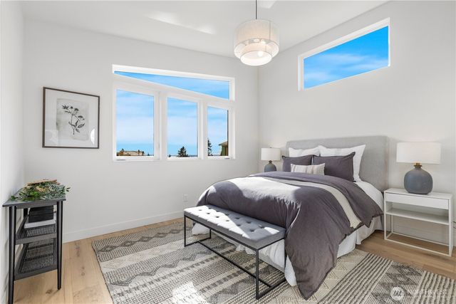 2562 30th Avenue W, Seattle, WA 98199