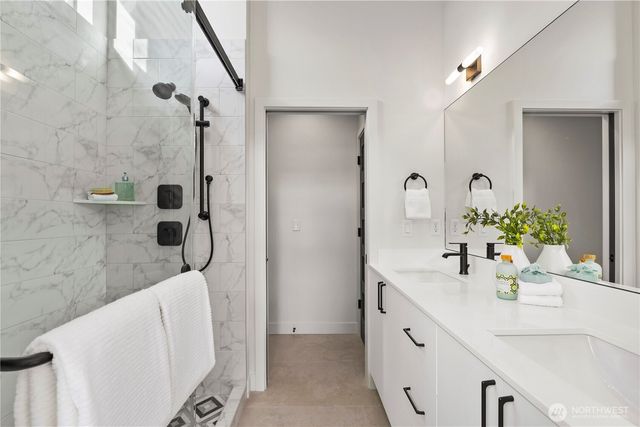 2562 30th Avenue W, Seattle, WA 98199