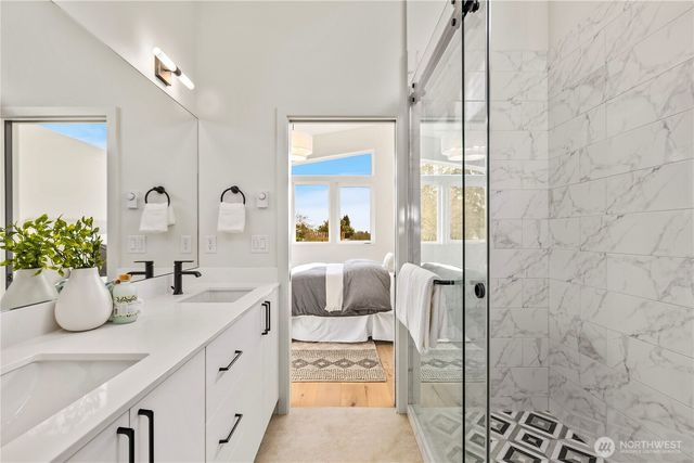 2562 30th Avenue W, Seattle, WA 98199