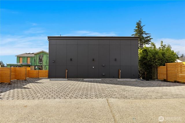 2562 30th Avenue W, Seattle, WA 98199