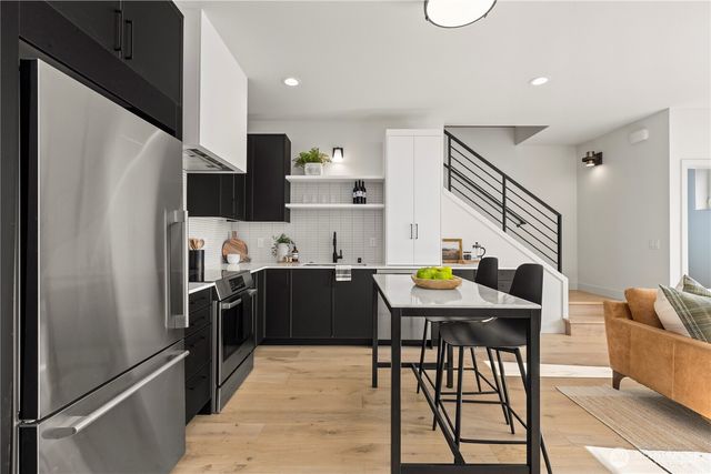 2562 30th Avenue W, Seattle, WA 98199