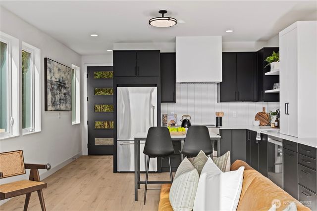 2562 30th Avenue W, Seattle, WA 98199