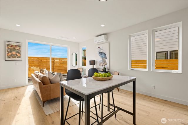 2562 30th Avenue W, Seattle, WA 98199