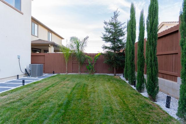 6081 Oberlander Dr, Roseville, CA 95747