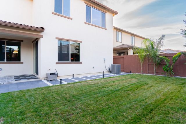 6081 Oberlander Dr, Roseville, CA 95747