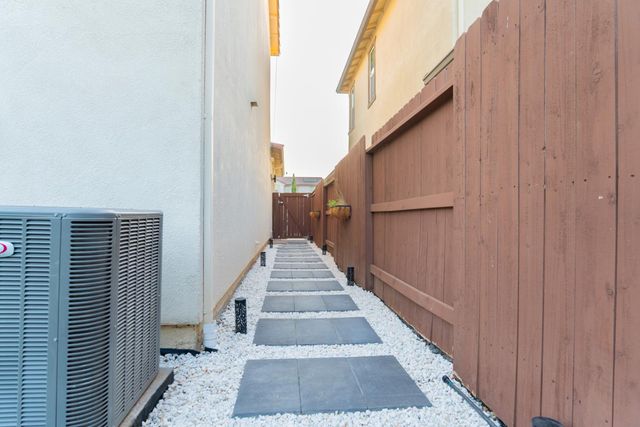 6081 Oberlander Dr, Roseville, CA 95747