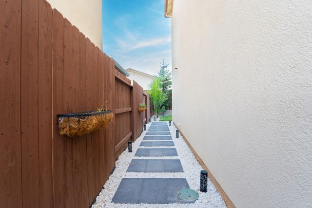 6081 Oberlander Dr, Roseville, CA 95747