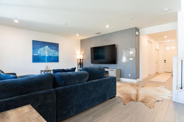 6081 Oberlander Dr, Roseville, CA 95747