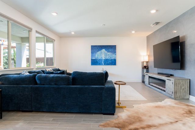 6081 Oberlander Dr, Roseville, CA 95747