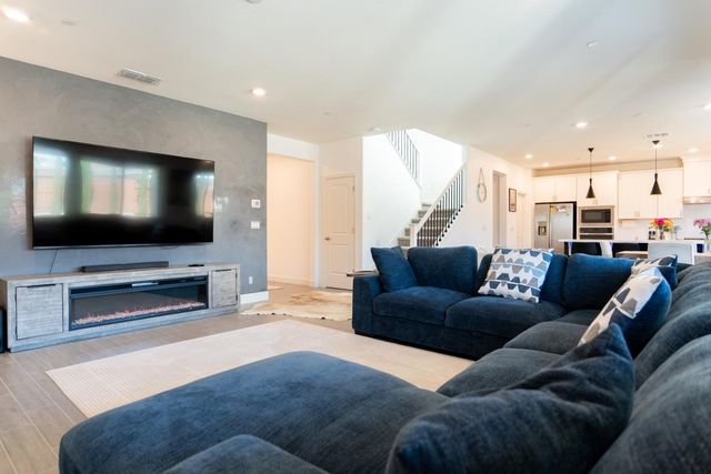 6081 Oberlander Dr, Roseville, CA 95747