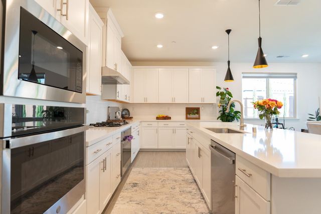 6081 Oberlander Dr, Roseville, CA 95747